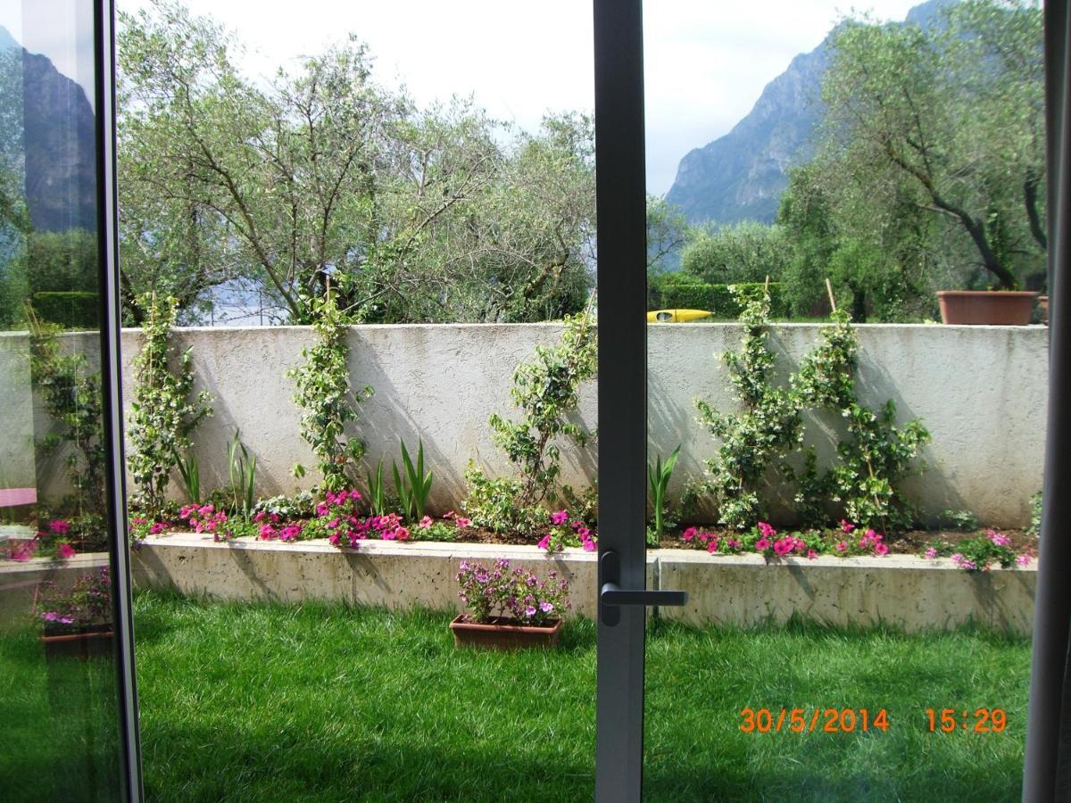 Direttamente Al Lago Apartments มาโรเน ภายนอก รูปภาพ