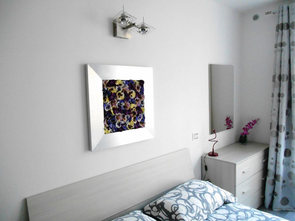 Direttamente Al Lago Apartments มาโรเน ภายนอก รูปภาพ